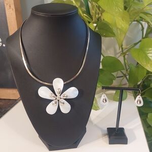 Elegant Silver and White Flower Necklace and Earring Set